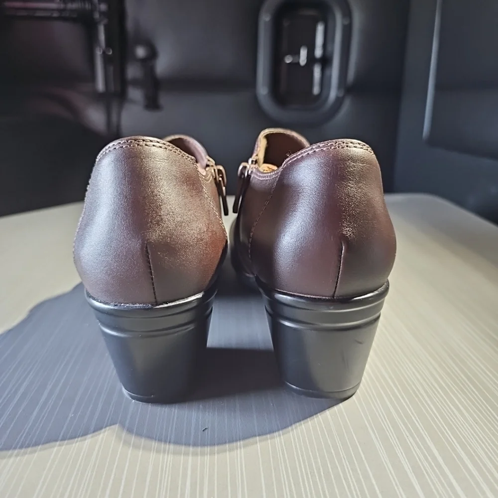 Clarks Women's Emslie Warren Slip On Loafer Brown Leather Size 7.5M‎ EUC